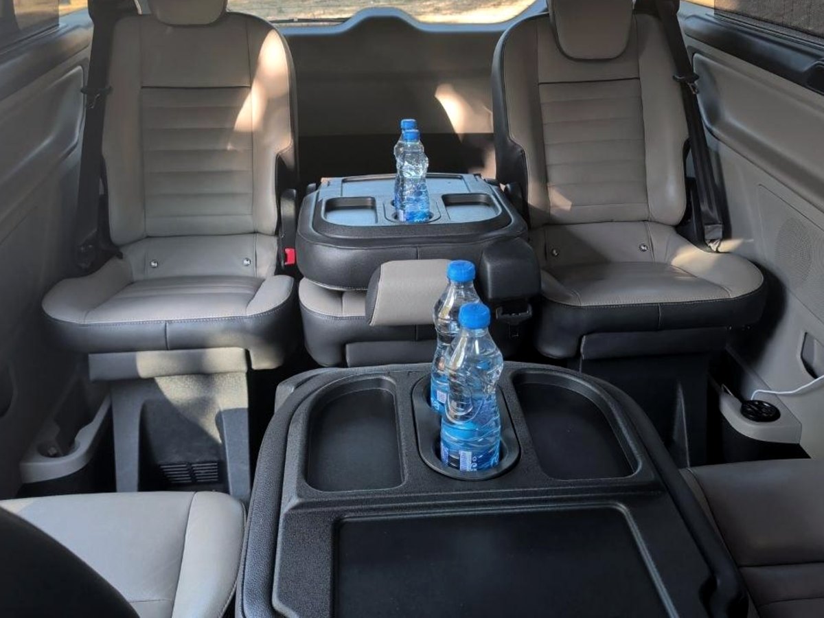 Folding tables and bottled water between the rear seats of the Ford Tourneo Custom